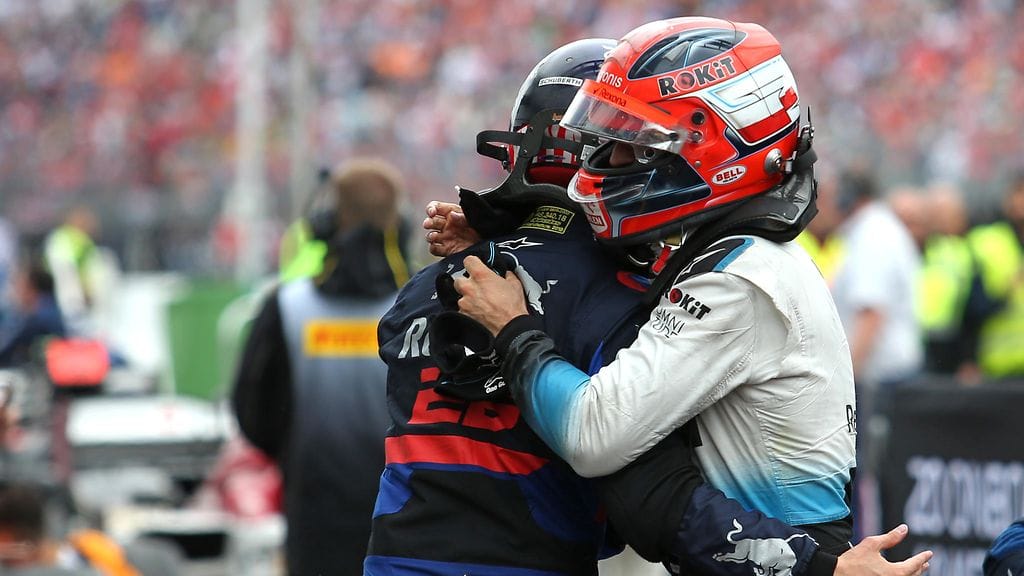 Saksan GP:n onnistujia, Daniil Kvjat (selkä kameraan päin) ja Robert Kubica (oikealla).