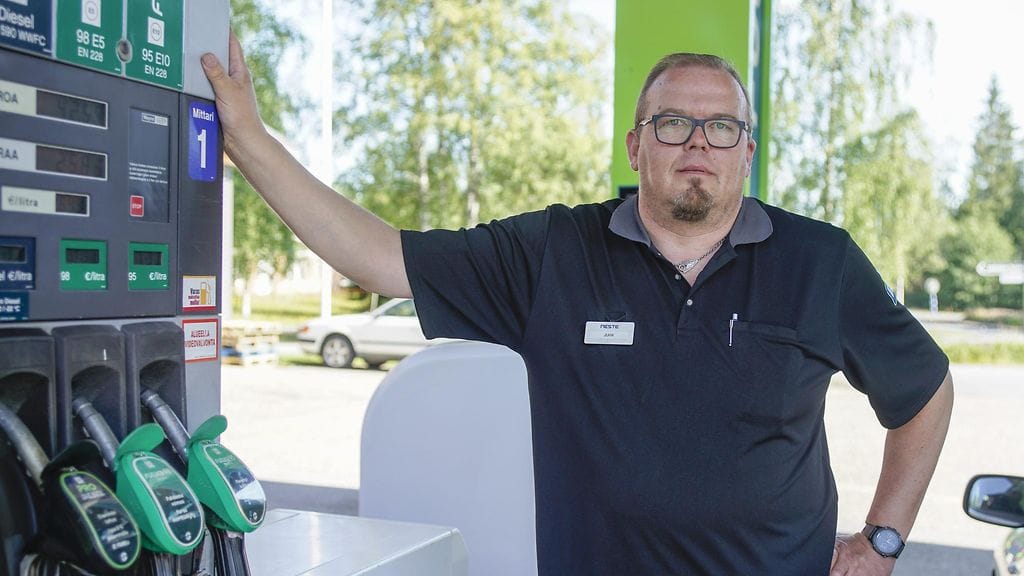 Alajärveläisen Neste Lehtimäen kauppias Juha Yli-Kesäniemi ei pidä alalla olevasta kilpailusta.