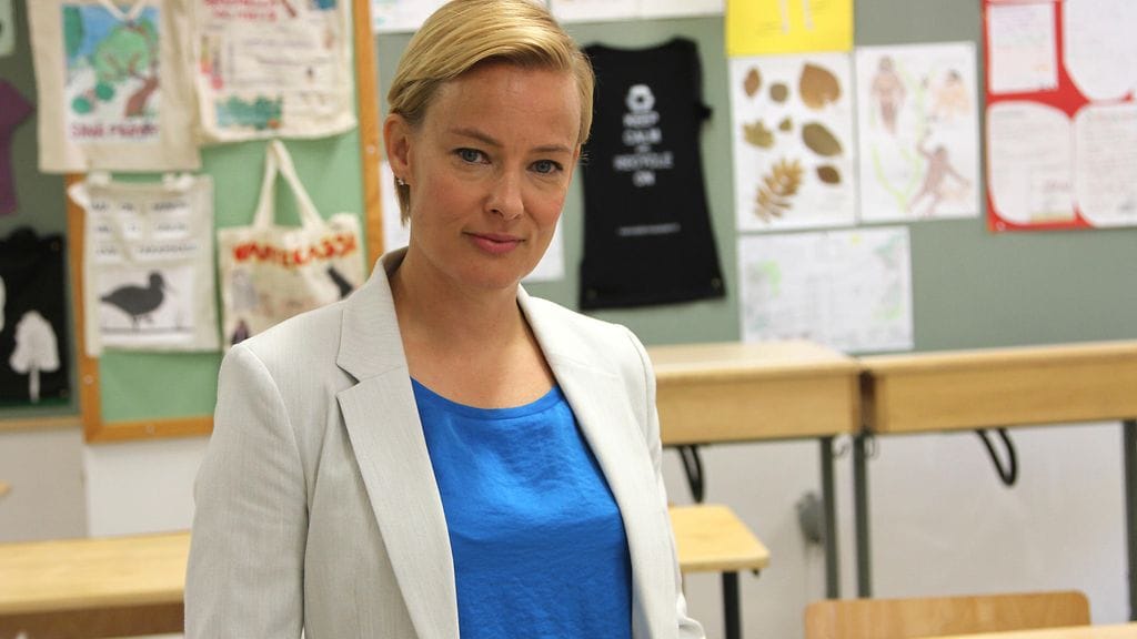 Terhi Suorlahti näyttelee uutuussarjassa yläkoulun rehtoria.