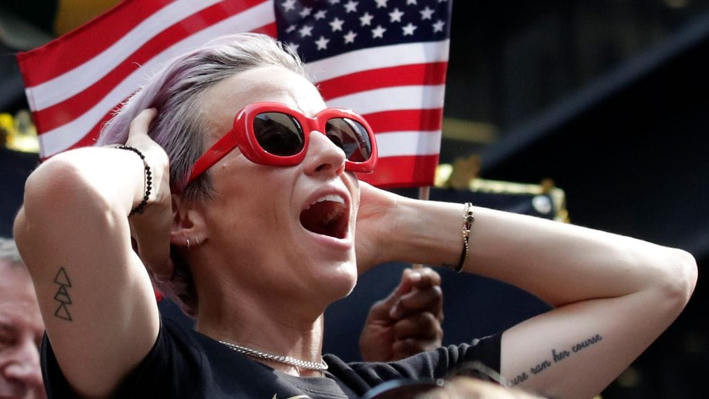 Megan Rapinoe kertoo Donald Trumpin auttaneen joukkueen MM-kultaan.