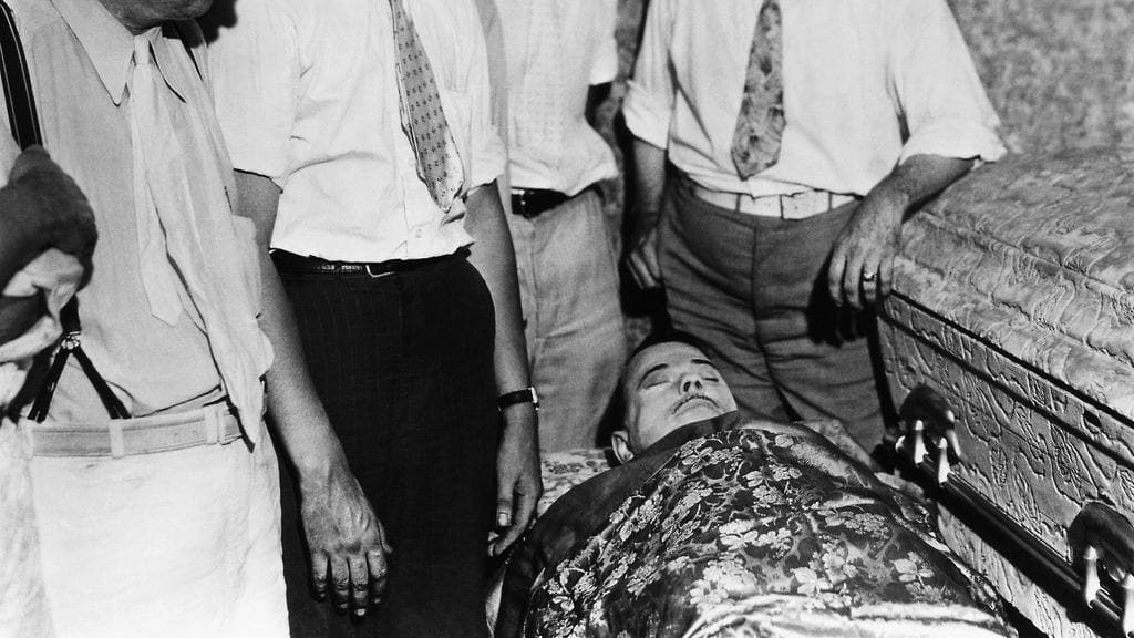 John Dillingerin ruumis heinäkuussa vuonna 1934. Gangsteri kuoli liittovaltion poliisin luoteihin Chicagossa.