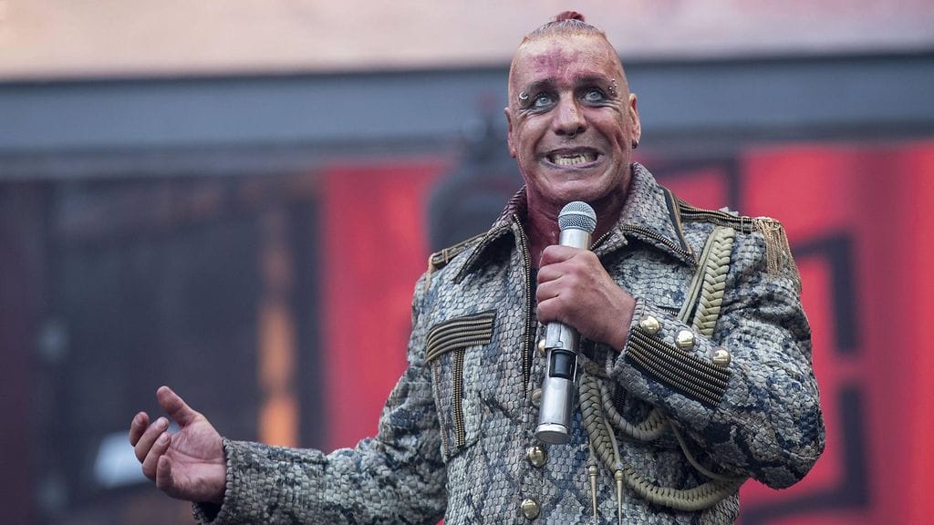 Saksalainen Rammstein on tunnettu provokatiivisista esityksistään. Kuvassa yhtyeen laulaja Till Lindemann.