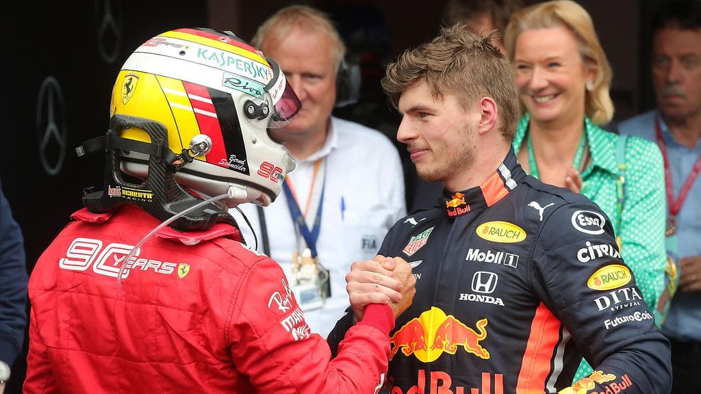Sebastian Vettel ja Max Verstappen vaihtavat tallia keskenään? Tällainen huhu liikkuu F1-varikolla ennen kesätaukoa.
