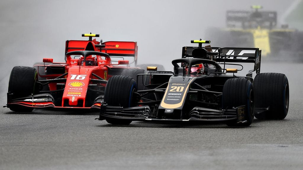 Charles Leclerc taisteli Haasien kanssa varikkosuoralla, mikä toi Ferrarille 5000 euron sakot.