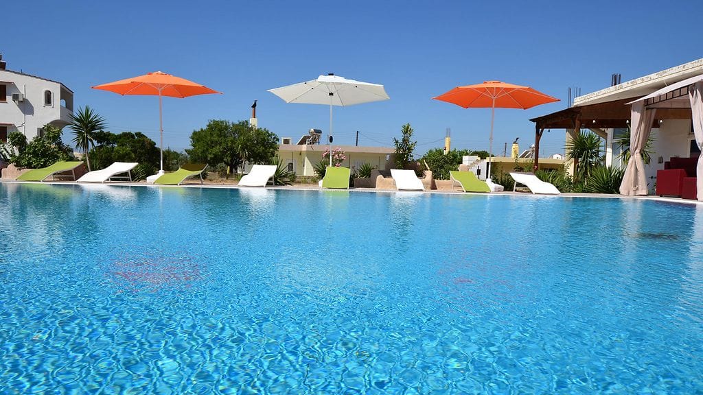 Kuvituskuva rodoslaisesta hotellista. Kuvan uima-allas ei tiettävästi liity tapaukseen.