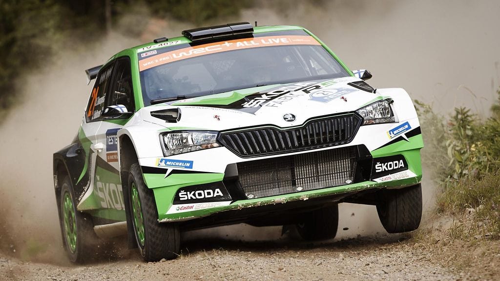 Kalle Rovanperä MM-rallin Pihlajakosken erikoiskokeella.
