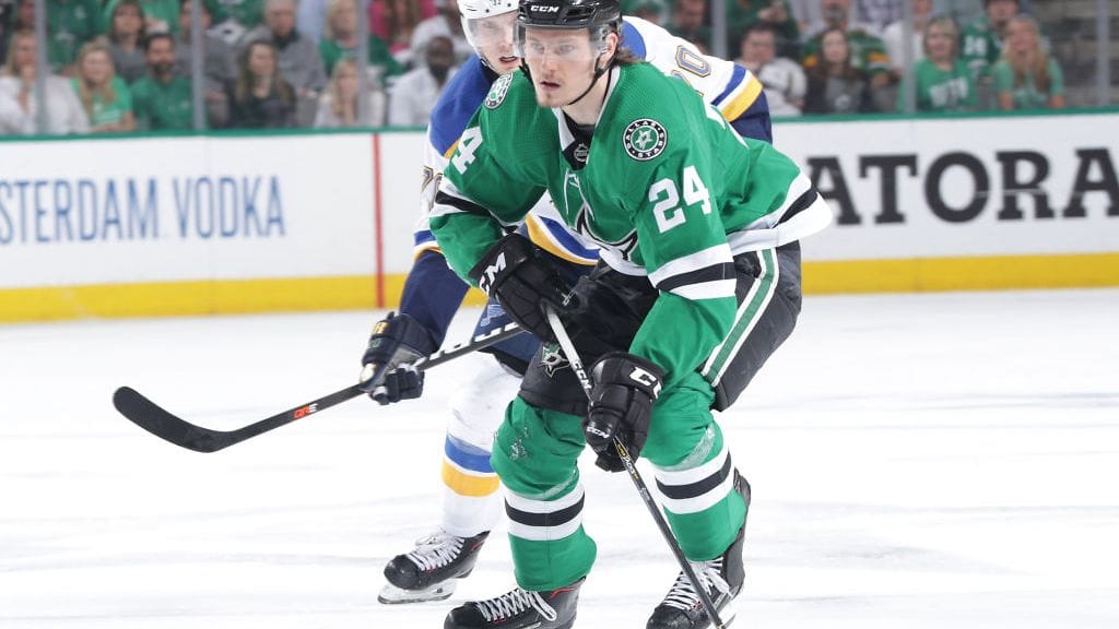 Dallas Starsin Roope Hintz otti ison harppauksen NHL-pelaajana viime kaudella.