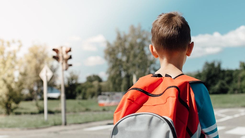 Pienten lasten koulujen alkaminen ja koulumatkat ovat jännittäviä paikkoja paitsi lapsille, myös lasten vanhemmille.