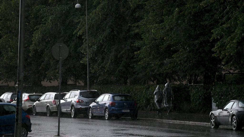 Autoilijoiden on syytä ottaa huomioon vesiliirtojen mahdollisuus rankkojen kuurosateiden aikaan.