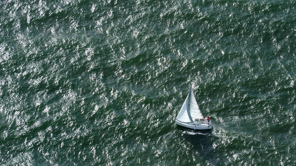 Kuvan purjevene ei liity tapaukseen.