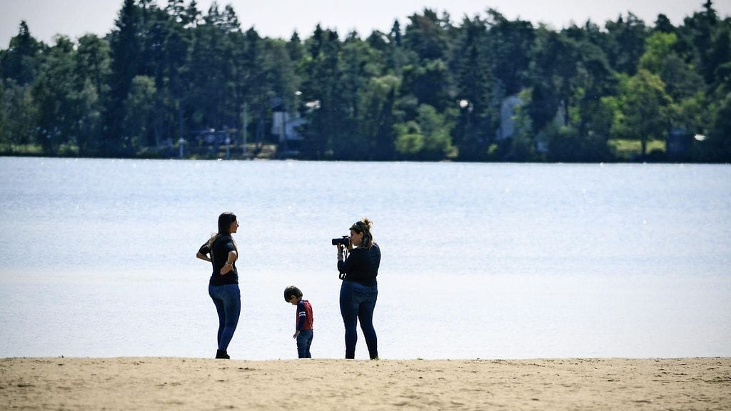 Päivälämpötilat riippuvat tulevina päivinä siitä, missä sataa ja missä paistaa.