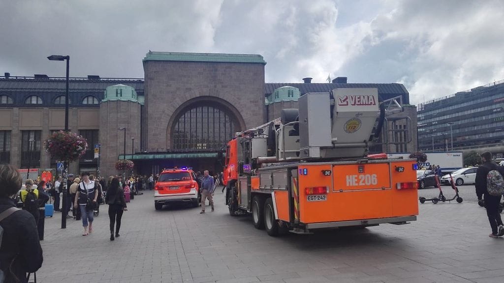 Helsingin päärautatieasemalla on tulipalo.
