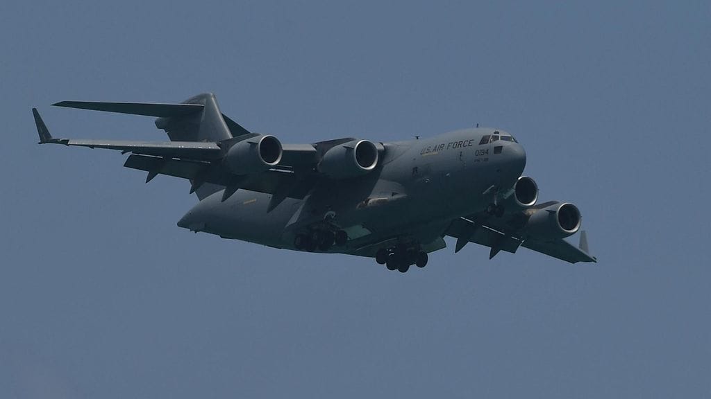 Boeing C-17 Globemaster III lähti aamuyöllä Tampere-Pirkkalan lentokentältä. Kuvan kone ei vieraillut Suomessa, mutta Tampereella vieraili vastaavanlainen kone.