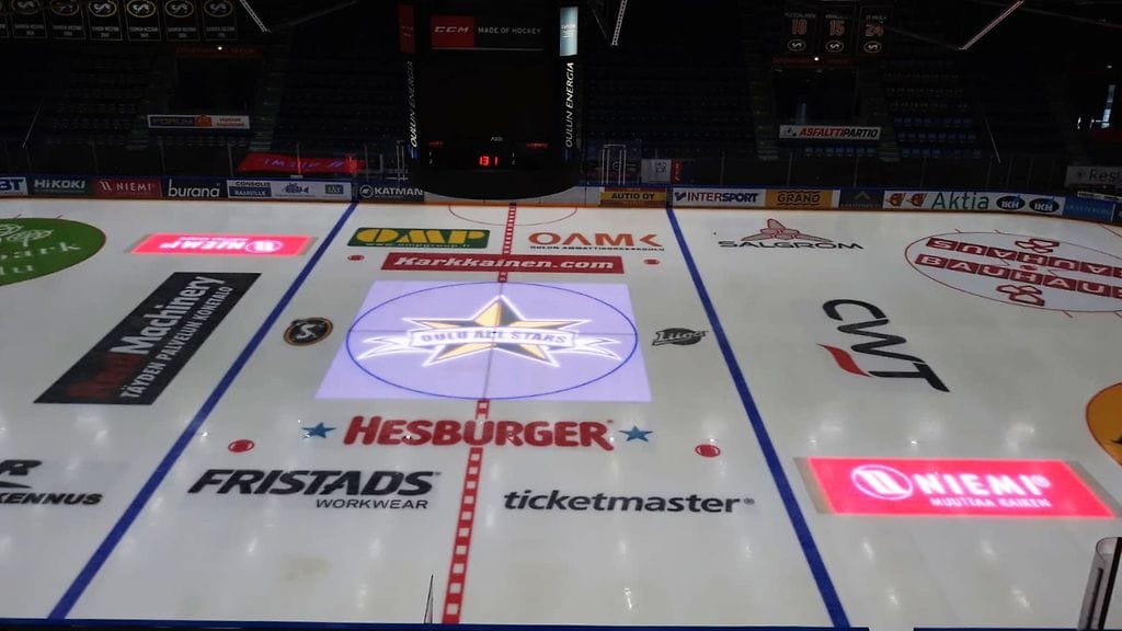 Raksilan jäähallin jäässä on uudenlainen mainos.
