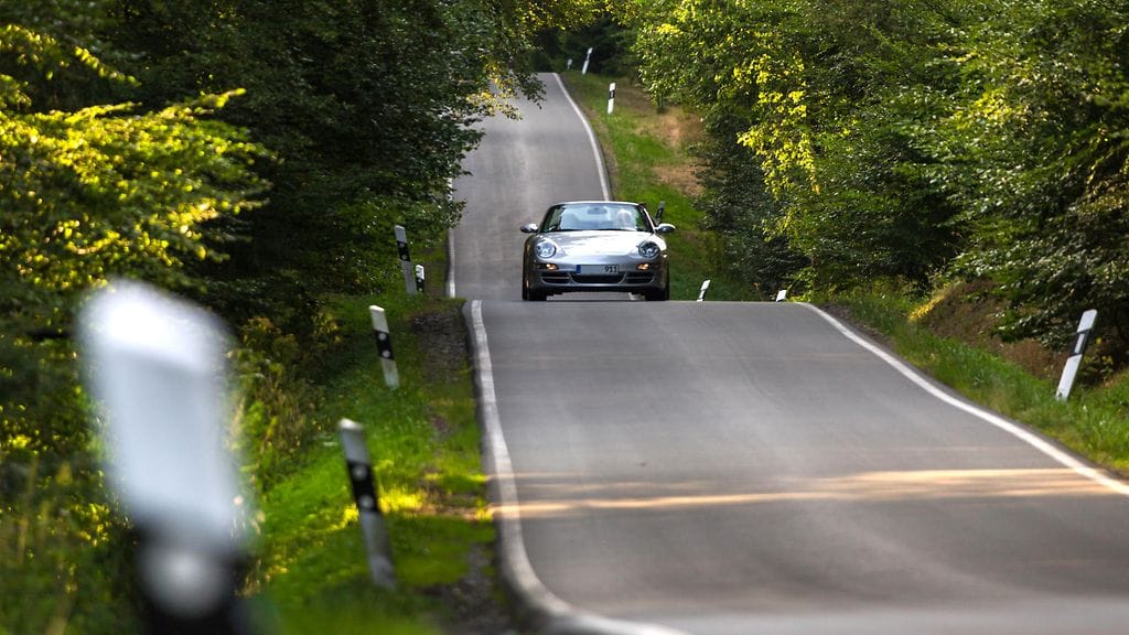 Porsche tarjoaa asiakkailleen mahdollisuutta auton päästöjen kompensoitiin.