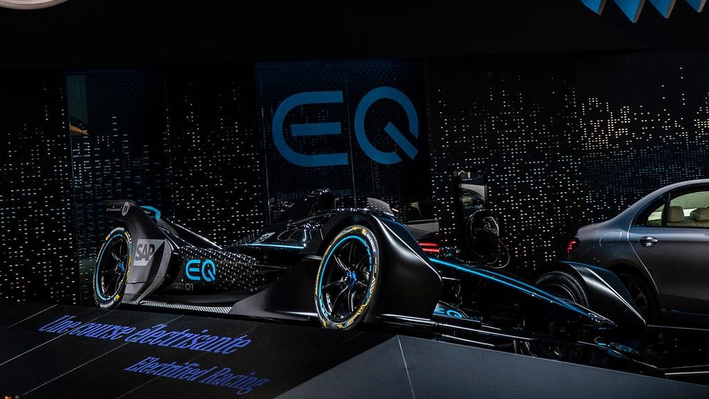 Mercedeksen Formula E -auto esiteltiin Geneven autonäyttelyssä maaliskuussa 2019.