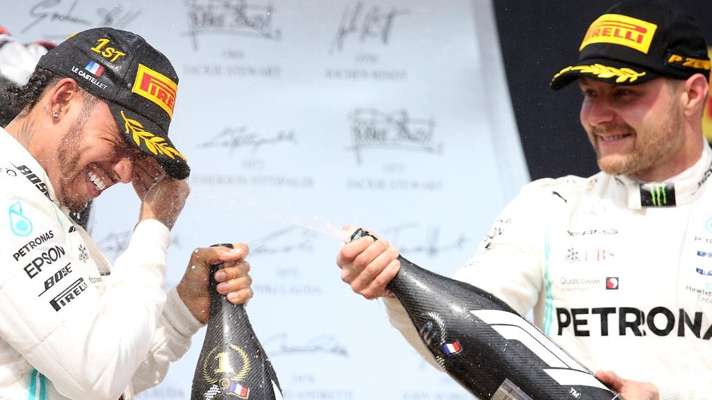 Lewis Hamilton (vas.) ja Valtteri Bottas ovat liian hyvä pari vaihdettavaksi, näkee RTL;n asiantuntija Christian Danner.