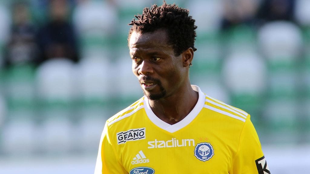 Anthony Annan HJK:n paidassa toukokuussa 2018.