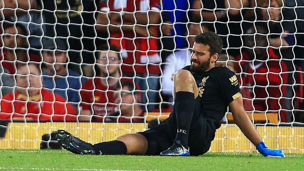 Liverpool sai huonoja uutisia, kun Alisson loukkaantui kauden avausottelun ensimmäisellä jaksolla.