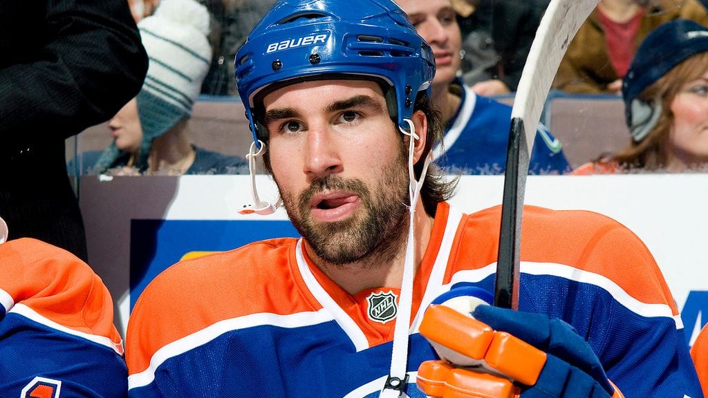 Zack Stortini Edmonton Oilersin paidassa marraskuussa 2010.