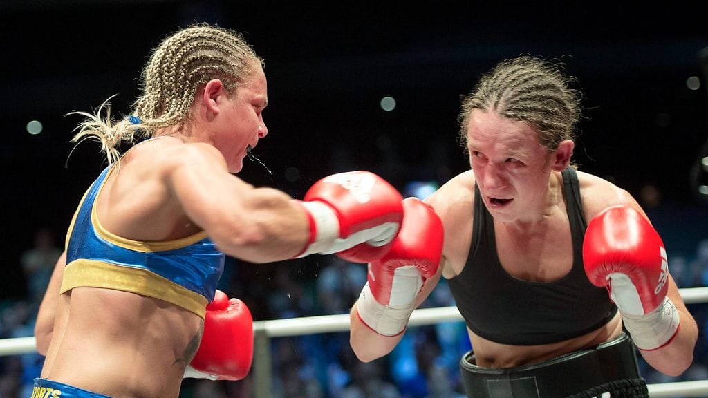 Frida Wallberg loukkaantui pahasti titteliottelussa Diana Prazakia vastaan.