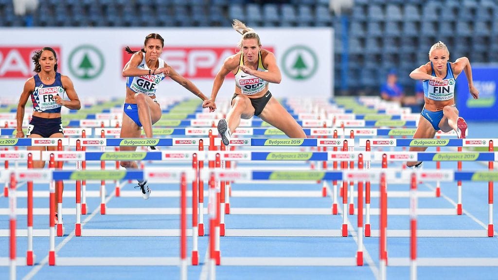 Annimari Korte (oik.) oli Superliigassa pika-aitojen viides.