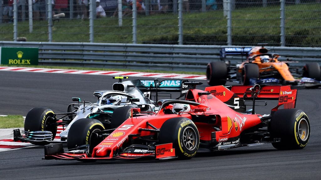 Valtteri Bottas ja Sebastian Vettel käyvät taistelua Unkarin GP:ssä.