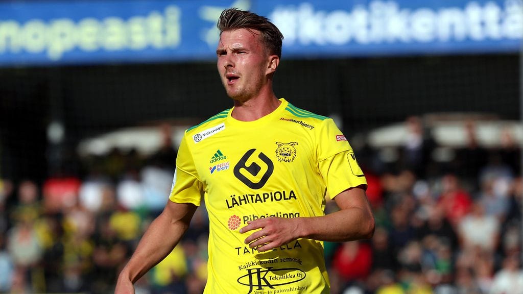 Janne Saksela Ilveksen paidassa.