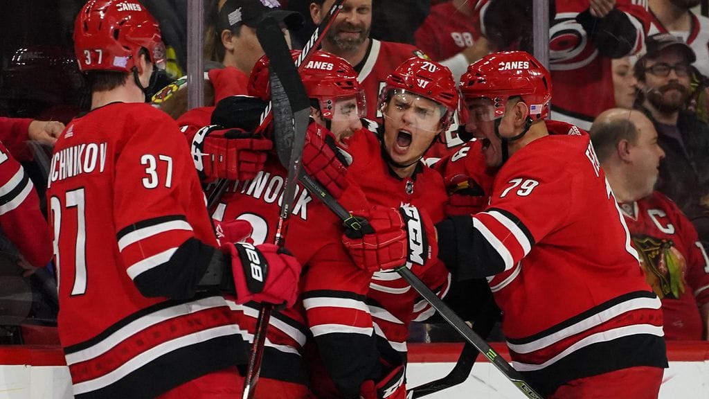 Jordan Martinook arvioi Sebastian Ahon iskevän tulevalla kaudella paljon maaleja.