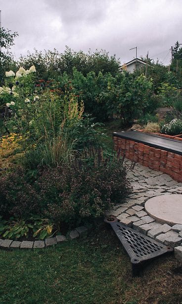 sivumaku-puutarha-alapenkki