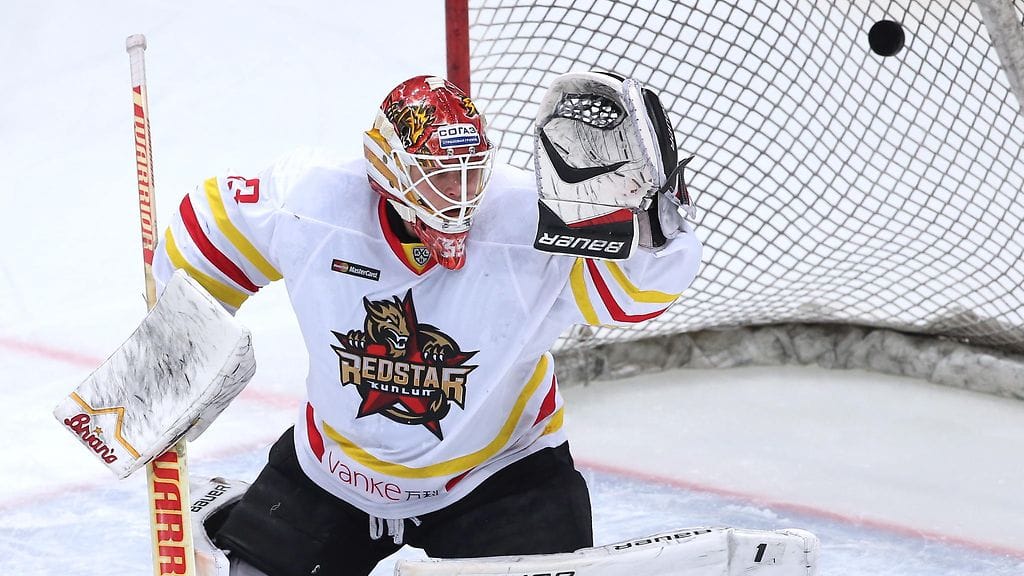 Tomi Karhunen torjui viime kaudella kiekkoja vielä KHL-seura Kunlun Red Starissa.