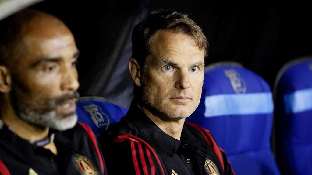 Jalkapallolegenda Frank de Boer antaa oman näkemyksensä tasa-arvoisesta palkasta.