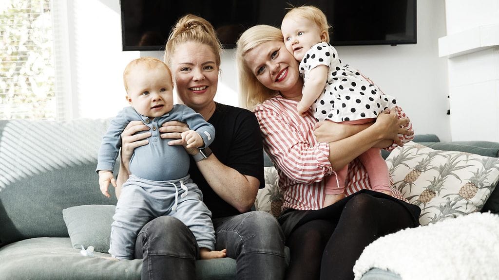 Ella Rosti ja Susanna Silvander-Rosti halusivat taltioida äitiytensä ensiaskeleet ja näyttää, että tällainenkin perhe on ihan normaali.