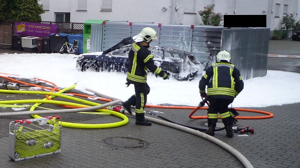 Pelastuslaitos joutui sammutuspuuhiin eschbornilaisella huoltoasemalla Saksassa viime perjantaina.