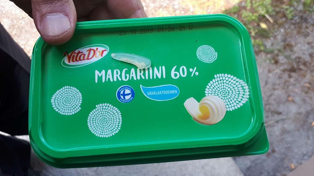 Pertti Lindeman nappasi kuvan löytämästään muovinpalasta.