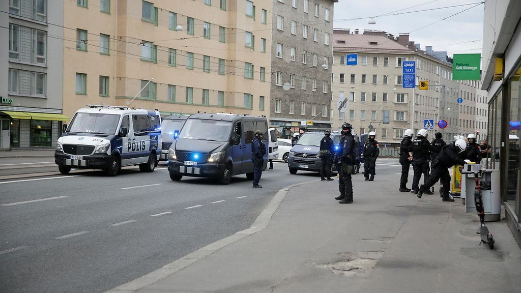 Joukkotappelu sattui 4.7. pelatun Helsingin paikallispelin jälkeen Töölön jalkapallostadionia lähellä sijaitsevassa Alepassa.