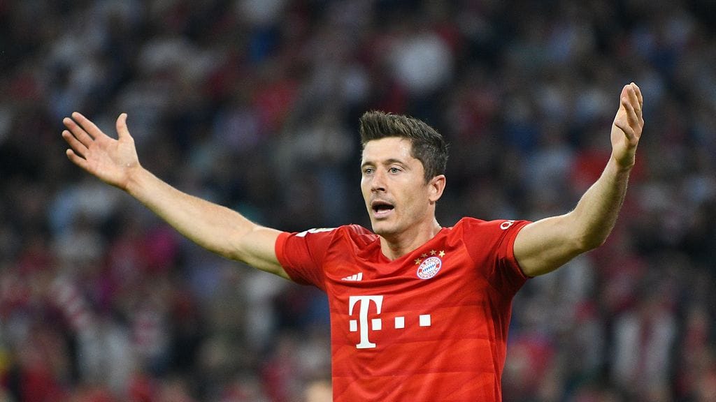 Robert Lewandowski vastasi Bayernin osumista kauden avauksessa.