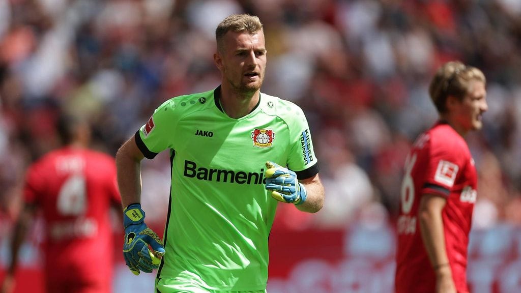 Lukas Hradecky kaipaa videotuomarointiin johdonmukaisuutta.