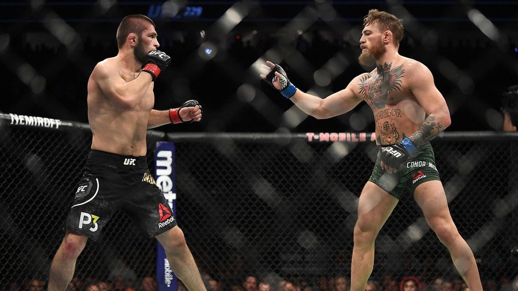 Habib Nurmagomedov (oik.) lataa kovaa tekstiä Conor McGregorista.