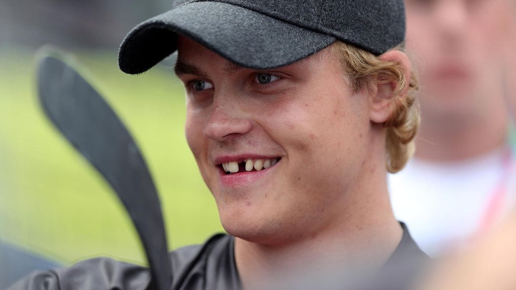 Julius Honka on vielä ilman NHL-sopimusta.