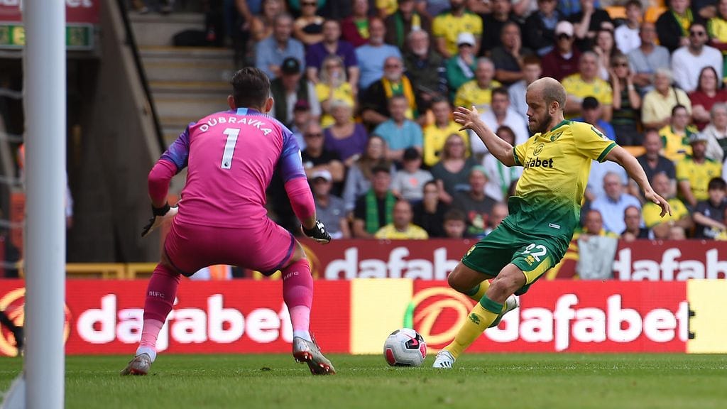 Teemu Pukki takoi hattutempun Newcastlen verkkoon.