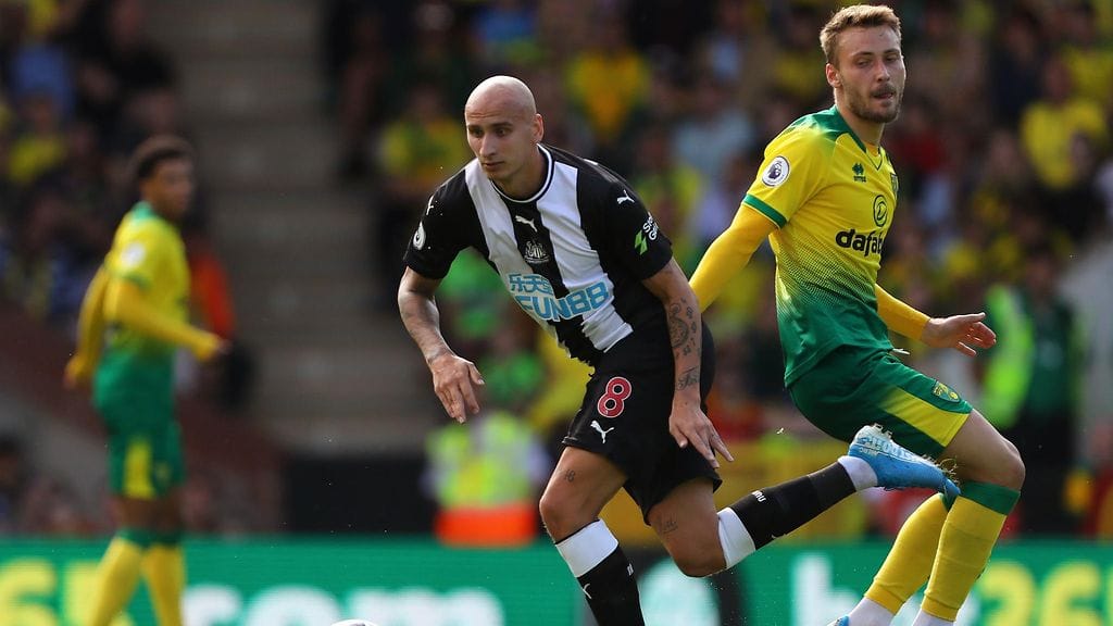 Jonjo Shelvey iski Norwichia vastaan maalin lisäajalla.