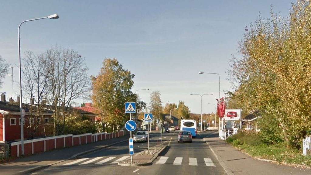 Onnettomuuspaikka Pispalan valtatiellä. Kuva on ruutukaappaus Google Street View -palvelusta.