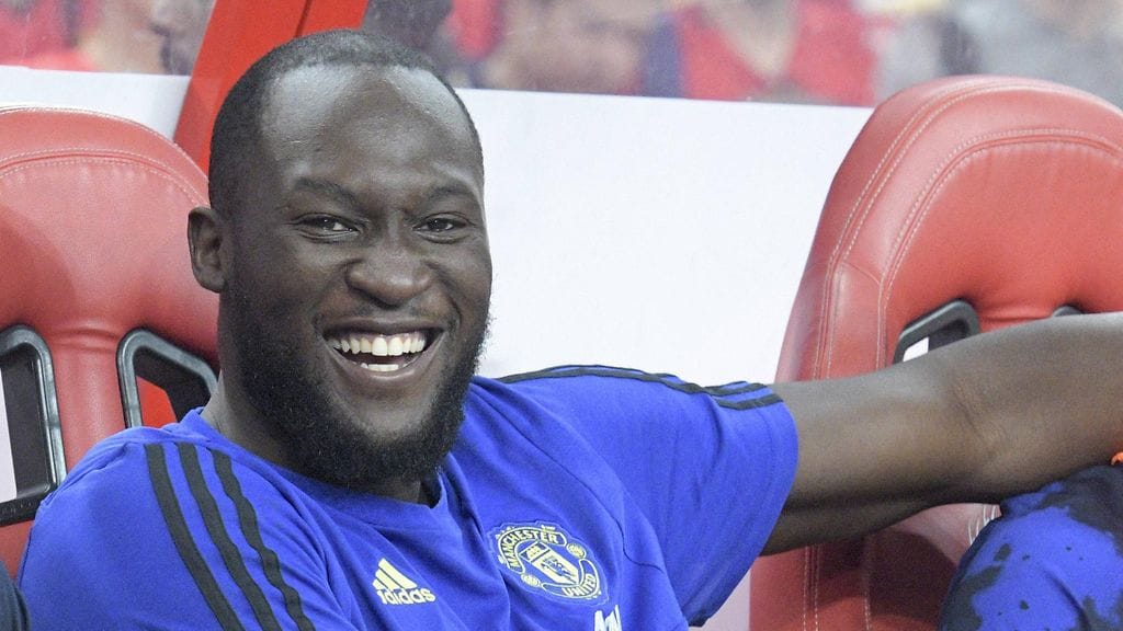 Romelu Lukaku kuittasi saamansa haukut painostaan esittelemäällä lihaksiaan.