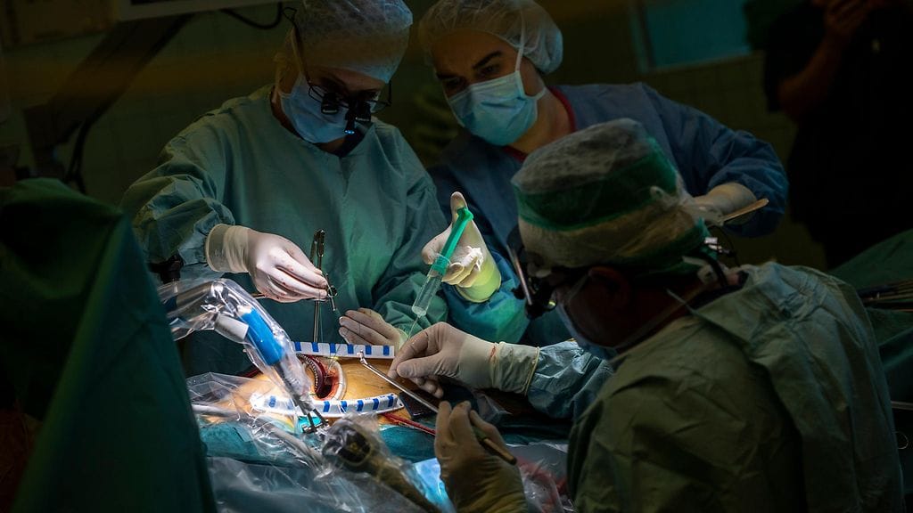 Ylen mukaan Husin tornisairaalassa Helsingin Meilahdessa on suljettu leikkaussaleja hoitajapulan takia.