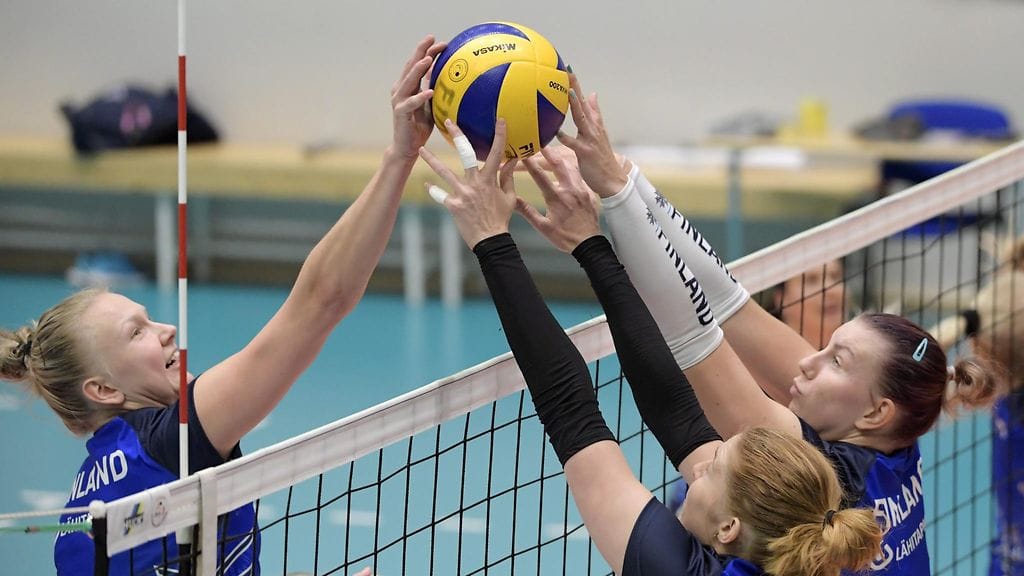 Piia Korhonen (vas.) harjoituksissa Michaela Madsenin kanssa.