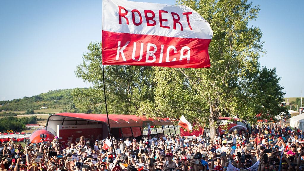 Robert Kubican fanit ovat kansoittaneet F1-kisoja tällä kaudella.