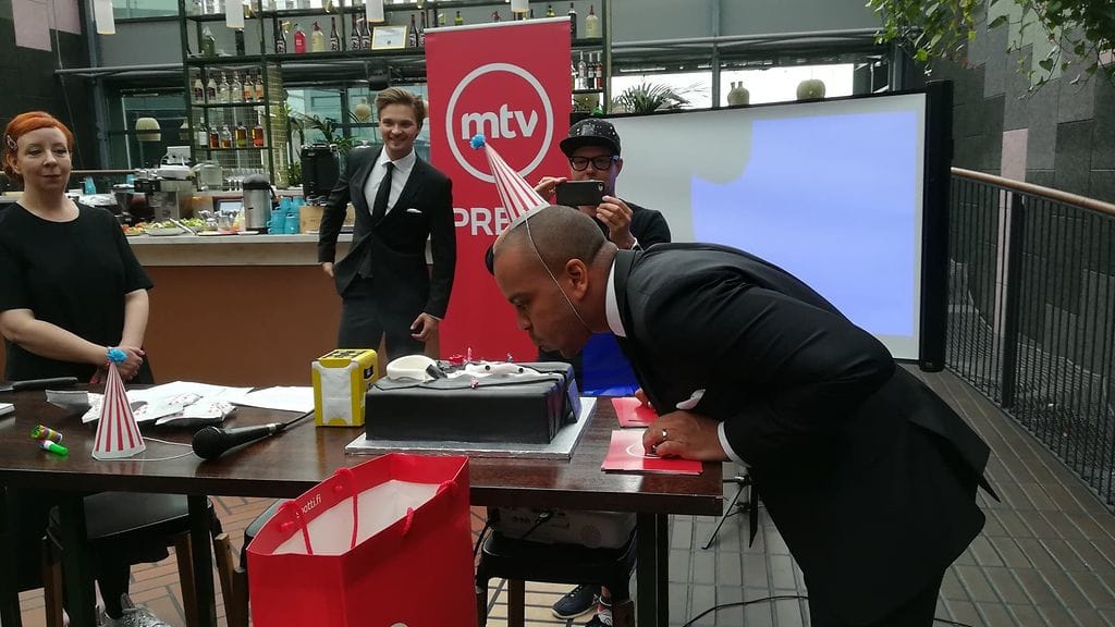 Ernest Lawson sai syntymäpäiväyllätyksen.