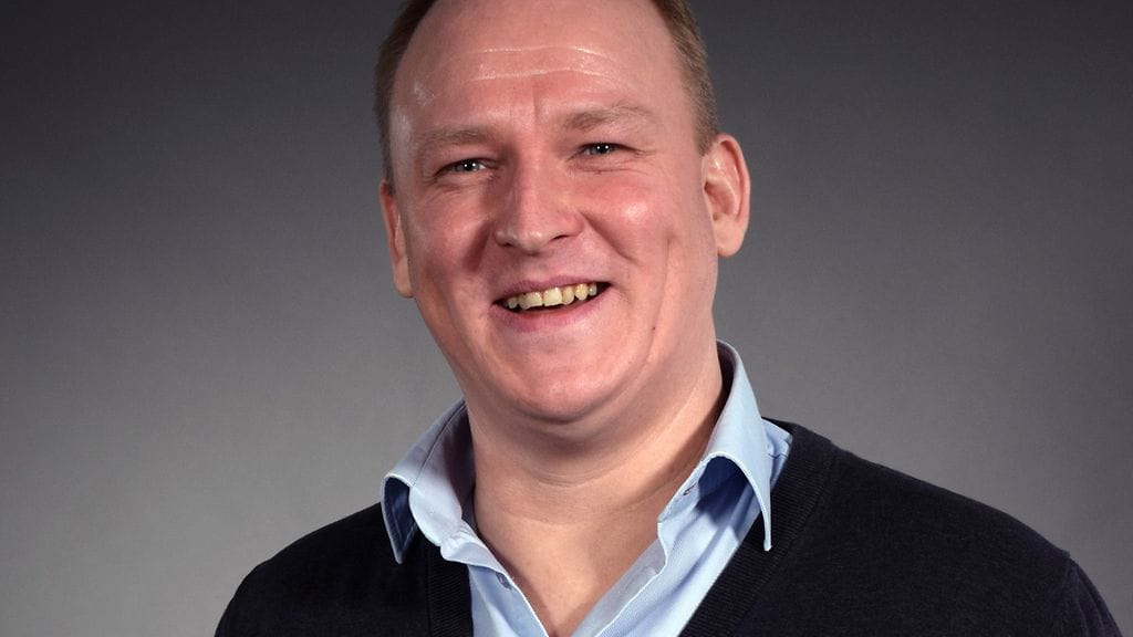 Oskari avioituu ensitreffeillä.