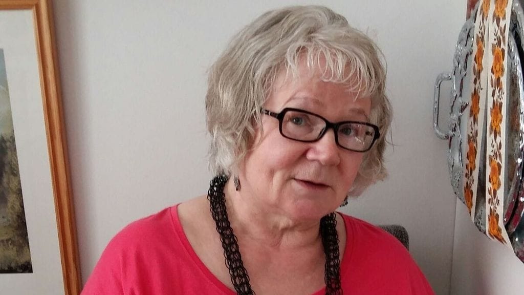 Viitasaaren ABC:llä ambulanssin hälyttänyt Marja-Leena Ollanketo kertoo auttaneensa aivoverenvuototapauksessa kerran aikaisemminkin.